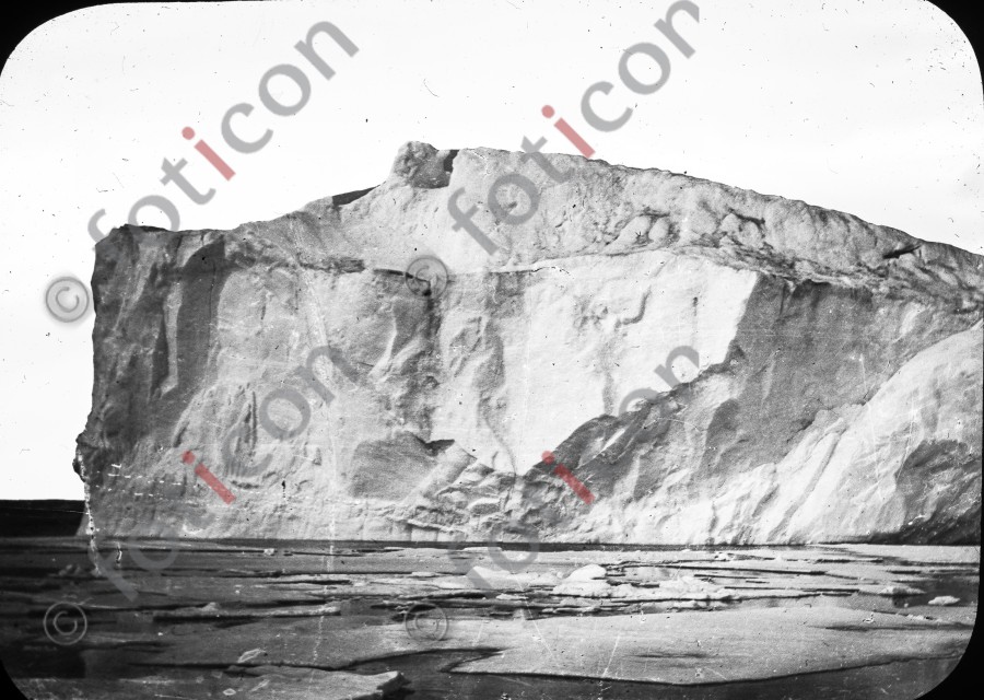 Eisberg | Iceberg - Foto simon-titanic-196-022-sw.jpg | foticon.de - Bilddatenbank für Motive aus Geschichte und Kultur